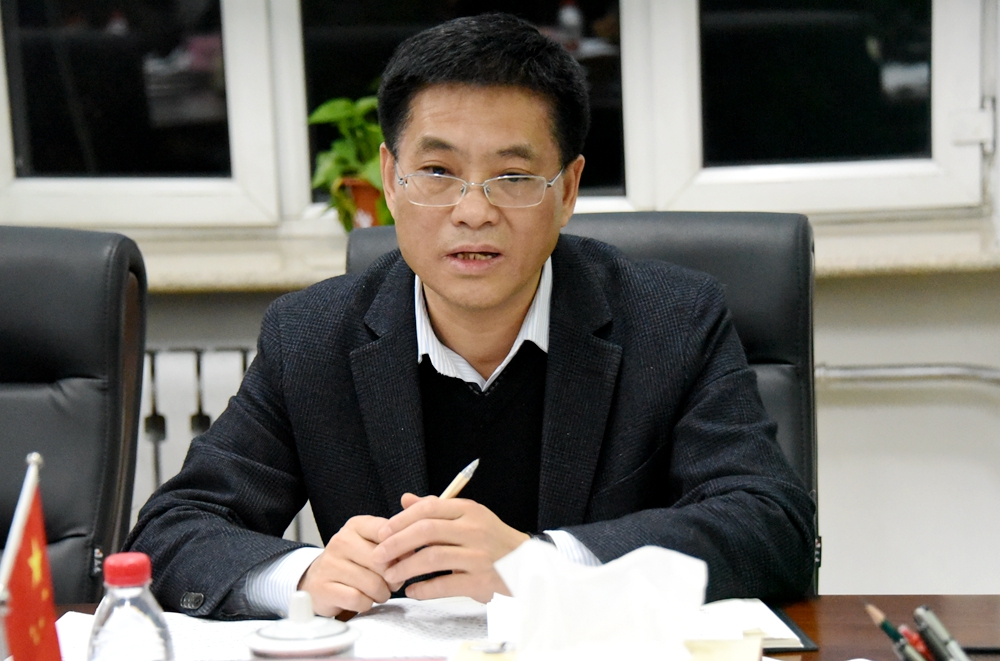 省委第七巡回指导组副组长李大伟同志对专题会议进行点评