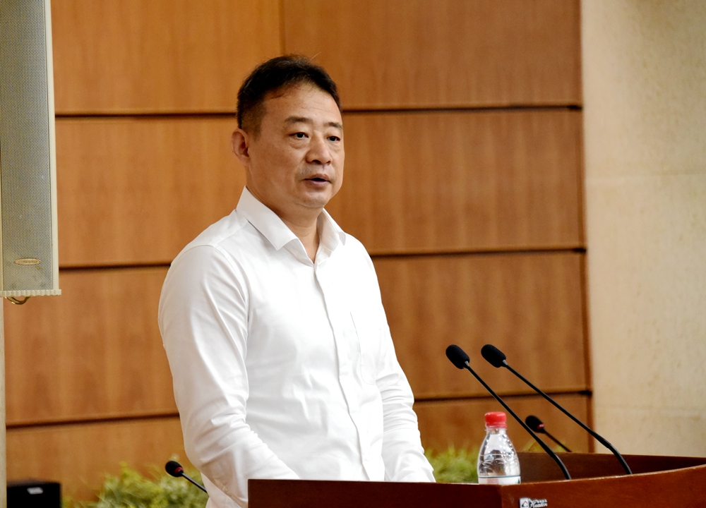 新任校长、党委副书记郭宏伟作表态发言